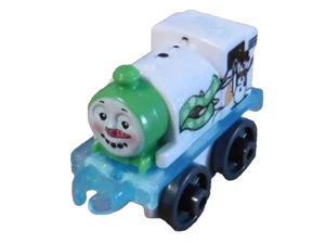 Thomas And Friends Minis 2022 Percy as a Snowman Engine - NUEVO - SE ENVÍA GRATIS - Imagen 1 de 4
