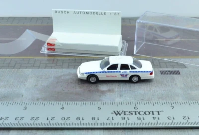 Busch 49009 Ford Crown Victoria UNITED TAXI cabina escala 1:87 HO Foto 1 de 2