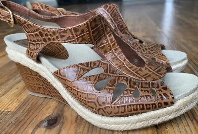 Sandalia Earthies para mujer Bali talla 8 cuña con cordones marrón cuero de cocodrilo cómoda Foto 1 de 4