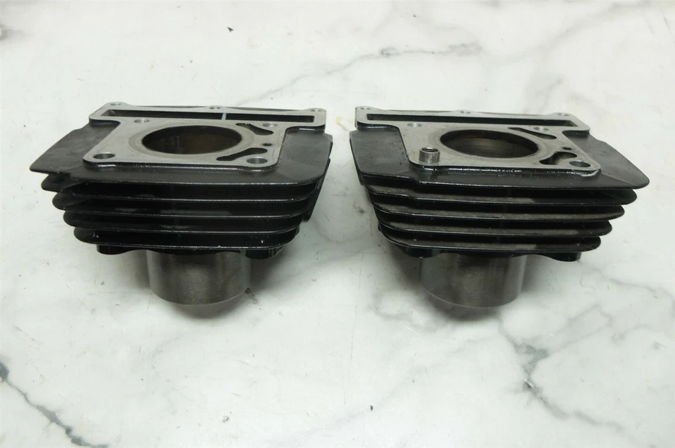 16 Hyosung GT250 GT 250 R GT250R engine cylinders jugs front and rear Foto 1 de 4