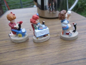 3 X VINTAGE OVALTINE FIGURES JOHN - WHEELBARROW - LUNCH - Picture 1 of 4