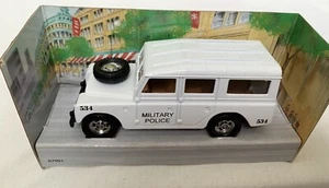 CORGI LANDROVER Military Police - Picture 1 of 8