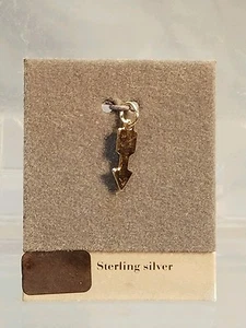 Sterling Silver 1/2" Arrow Pointer Pendant Charm NOS New - Picture 1 of 2