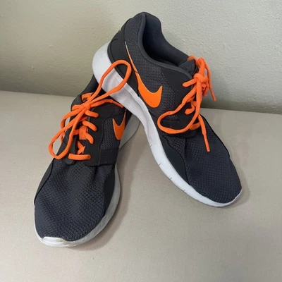 Fw22 Nike Kaishi Gs Niños Correr 705489 001 Juventud 7Y Mujer’s 8.5 Gris/Naranja Foto 1 de 4