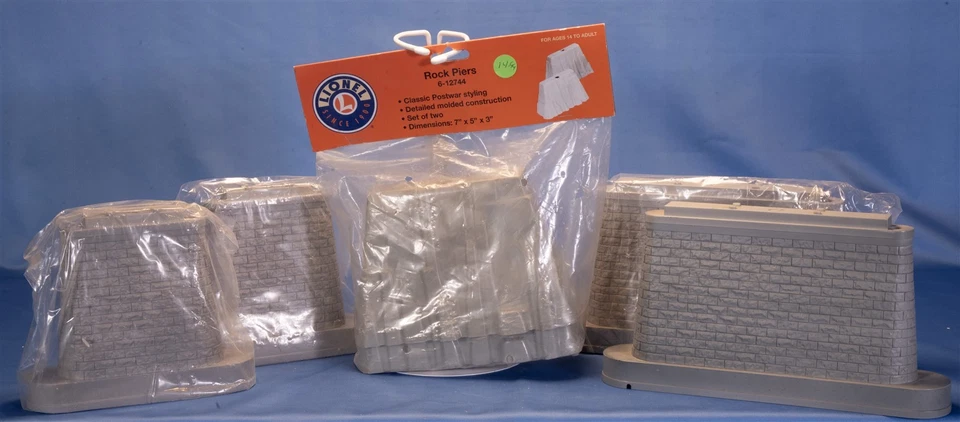 O Lionel 6-12744 Rock Piers & 4 MTH Brick Piers - Image 1 of 1
