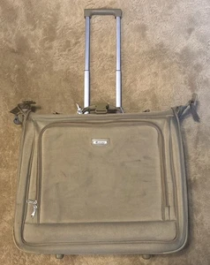 DELSEY Rollkleidersack mit 2 festen Rollen, ausziehbarer Griff, hellbraun - Bild 1 von 13