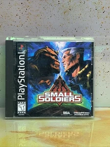 Small Soldiers (PlayStation 1, 1998) Disc Spiel Beschreibung lesen - Bild 1 von 6
