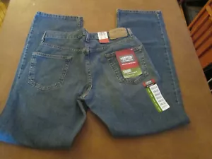 NWT LEVI'S MENS SIGNATURE 30 x 32 STRAIGHT FIT /STRAIGHT LEG /SUPERIOR FIT JEANS - Picture 1 of 4