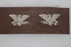 WW2 TIPO US LINGOTES ALAMBRE CORONEL RANGO EN CUERO PARA CHAQUETA VOLADORA A2 - Imagen 1 de 1