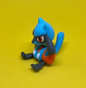 Pokemon Kissen Entspannung Riolu - RIolu Entspannend mit Kissen - Bild 1 von 8