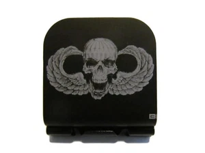 Ejército de Estados Unidos "Cráneo" Saltar Alas Grabado Láser Aluminio Sombrero Clip Ala-it - Imagen 1 de 9