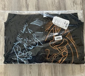 Mega Charizard X & Mega Charizard Y Black Hoodie Pokemon Center Large SOLD OUT - Bild 1 von 3