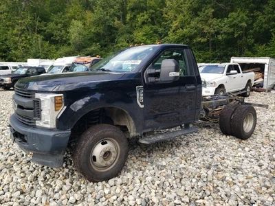 Used Radiator fits: 2018 Ford F350SD PICKUP 6.2L AT Grade A Foto 1 de 4