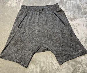 Alo Shorts Herren mittelgrau Reißverschlusstaschen Training Fitnessstudio Training Freizeit hergestellt in den USA 7" - Bild 1 von 9