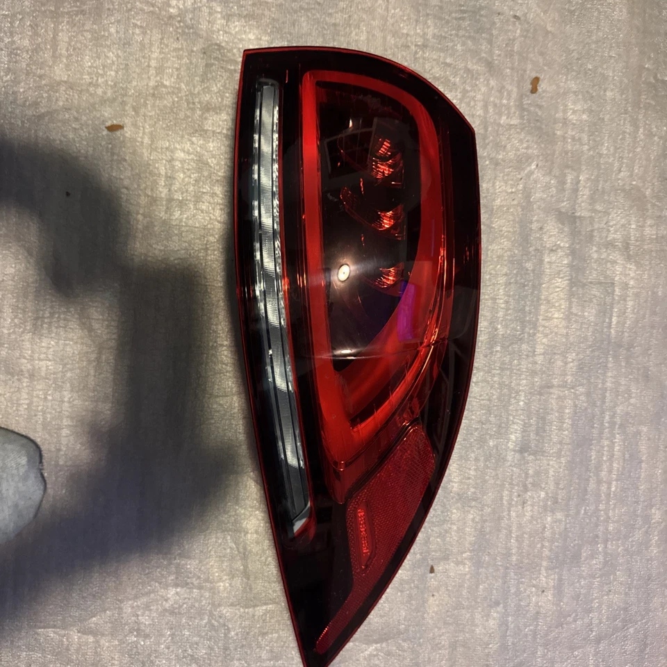 APTO MERCEDES BENZ GLE 350 450 580 2020-2023 LUZ TRASERA PASAJERO LUZ TRASERA Foto 1 de 4