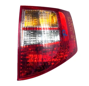 02 03 04 Isuzu Axiom Passenger Right RH Side Taillight Outer Lamp Assembly OEM - Foto 1 di 10