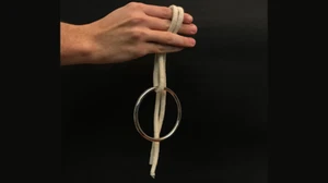 Ring on Rope by Bazar de Magia - Trick - Picture 1 of 3
