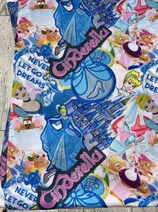 TELA DBP Cenicienta media yarda Azul NUEVA - Imagen 1 de 2