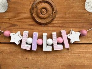 COLLANA NOME LILLA ROSA LEGNO PERSONALIZZATA NOME A SCELTA NOME NEONATO COMPLEANNO - Foto 1 di 1