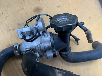 Carcasa termostato Suzuki Bandit 400 de 1993 modelo #1 Foto 1 de 4