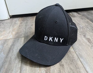 Baseballmütze Kappe DKNY schwarz bestickt Baumwolle Druckknopflasche Einheitsgröße KOSTENLOSER VERSAND - Bild 1 von 7