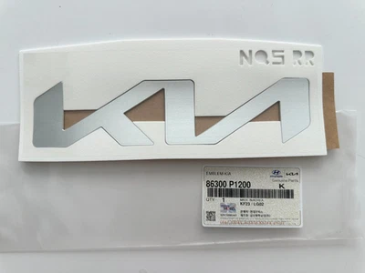 Подлинный оригинальный производитель задний капот «KIA» эмблема 86300-P1200 для 2023-2025 Kia Sportage - Изображение 1 из 3