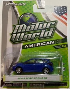 Greenlight 1:64 2015 Motor World American Ed 2012 Ford Focus Blu Serie 13 - Foto 1 di 2