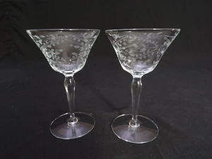 Par de copas de vino de cristal vintage sopladas a mano grabadas transparentes elegantes de 6" de alto usadas en excelente estado - Imagen 1 de 7