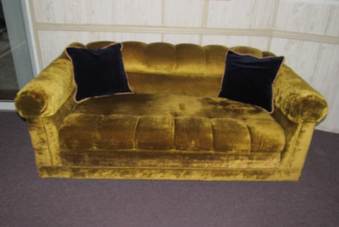 MID-CENTURY MODERN INTERNATIONAL FURNITURE GOLD CRUSHED VELVET LOVE SEAT Cover
