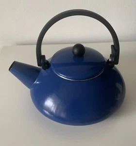 Le Creuset Tea Kettle Blue Enamel 1.5 Liters Steel Dishwasher Safe - Picture 1 of 12
