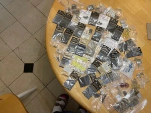Konvolut Schmuckherstellung Zubehör, Kopfnadeln, Verschlüsse, Perlen, meist neu - Bild 1 von 4