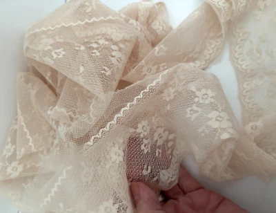 3.25 Yd 178"L Vtg Antique Ecru Beige 4"W LACE TRIM EDGING Floral Ready to Gather - Image 1 of 4