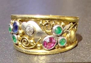 Goldring, durchbrochen gearbeitet, besetzt mit Saphir, Rubin, Smaragd + Diamant. - Bild 1 von 3