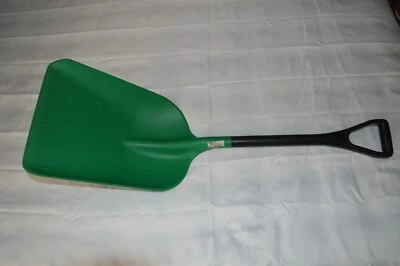 REMCO 55037444 GREEN POLYPROPYLENE INDUSTRIAL SAFTEY SHOVEL ~ 39" ~2 PIECE ~ NEW - Image 1 of 4