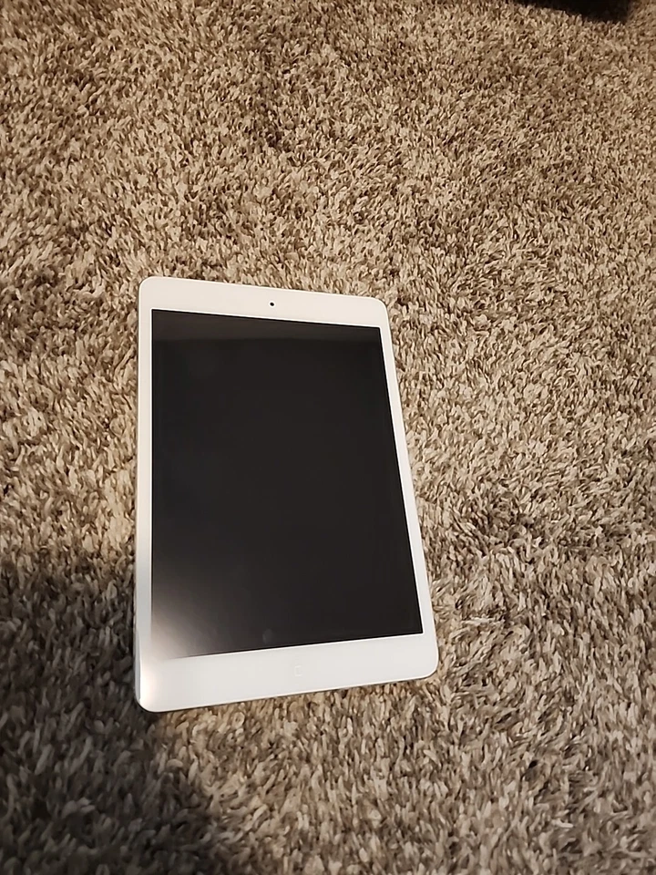 Apple iPad mini 第 1 代 32GB,WiFi,7.9英寸 - 白色 银色 — 第 1/1 张图片