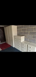4 Piece cream Wooden Bedroom Set - Picture 1 of 4