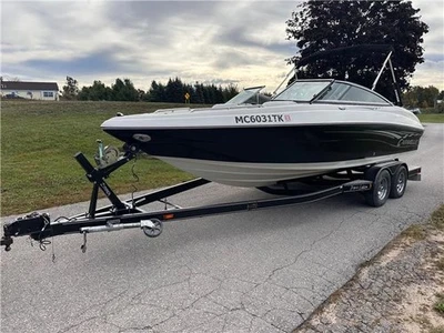 2026 Caravelle   White/Navy Blue - Image 1 of 4