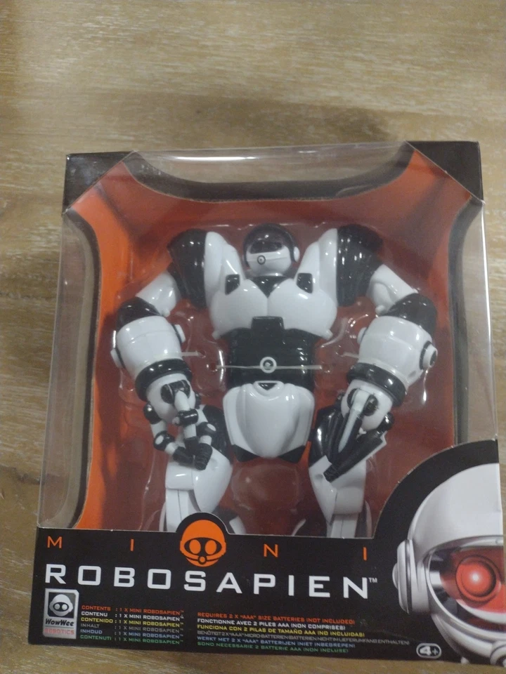 WOWWEE Mini Robosapien Miniature Of The Original RoboSapien-NEW.   T2 - Image 1 of 4