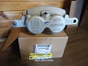 New GM 85569602 Left / Right USA Made Front Brake Caliper Fits Many 2005-2020 - Picture 1 of 4