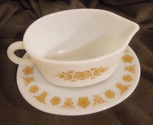 Vintage 70s PYREX Gravy Boat & Underplate, Butterfly Gold - 77-U, 77-B - Picture 1 of 4