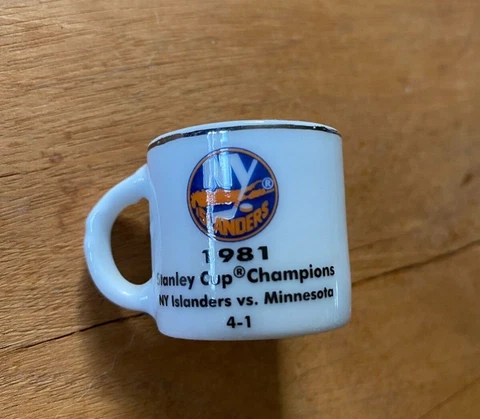 1981 STANLEY CUP CRAZY MINIATURE MUG NY ISLANDERS VS Minnesota CHAMPIONS CUP Cover