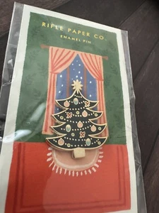 NEU Rifle Paper Co Weihnachtsbaum Emaille Geschenk Pin GROSSPACKUNG VERFÜGBAR 🎄🎁 - Bild 1 von 4