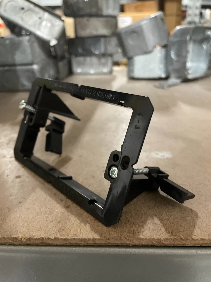 Dispositivo de soporte de montaje de bajo voltaje de una sola banda Arlington LV1-1CS LV1 2 unidades Foto 1 de 1