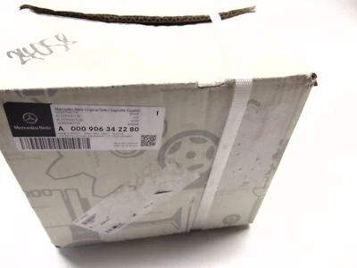 Genuine Mercedes Sprinter 906 211 213 214 651 S-Class W221 S 250 CDI Alternator  - Image 1 of 4