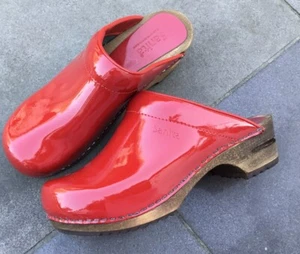 wie NEU Sanita 39 Clogs Lackleder Dunkelrot S205310 - Bild 1 von 3