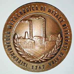 ROMANIA MEDAGLIA COMMEMORATIVA 20 ANNI METALLURGIA FERROSA a ZLATNA DAL 1747 - Foto 1 di 2