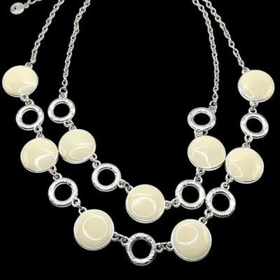 Collar Gloria Vanderbilt Tono Plata Crema Esmalte Círculos Capas Babero Clásico Foto 1 de 4