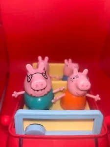 Peppa Pig Toys Home Combo, Playset Casa con 4 Personaggi e Auto Nuovo Set! - Foto 1 di 3