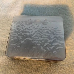 (20) Bolsa de insignias de parque temático de Disney con soporte para pase de identificación de plástico suave 4"" x 3,5"" - Imagen 1 de 8