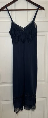 De Colección Años 60 Van Raalte Opaquelón Azul Marino Encaje Recortado Deslizamiento Completo Nylon EE. UU. 32 6.5” Dobladillo Foto 1 de 4